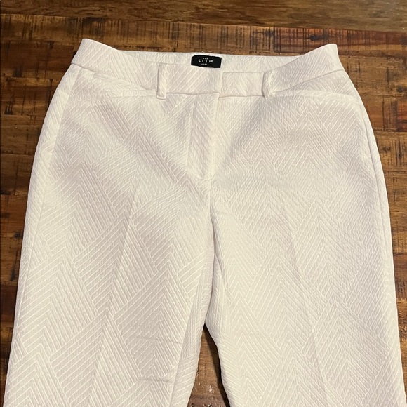 White House Black Market White Cropped Pants - Picture 4 of 9